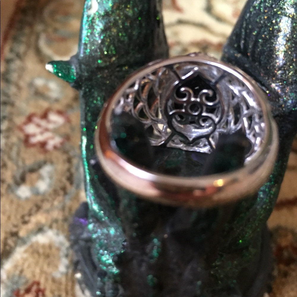 SOLD. CALIFORNIA BLACK JADE RING - Picture 3 of 5